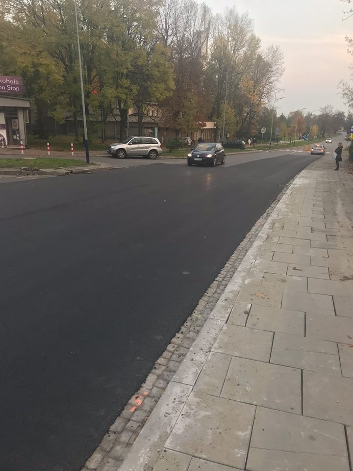 Remont drogi i chodnika przy ul. Poległych w Krzesławicach